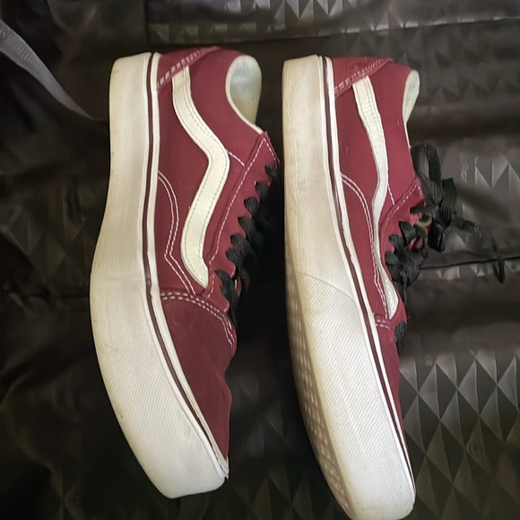 Used maroon vans - Picture 4 of 5